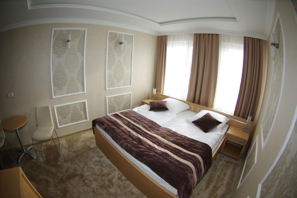 Hotel Pod Zlota Korona Opole Room photo