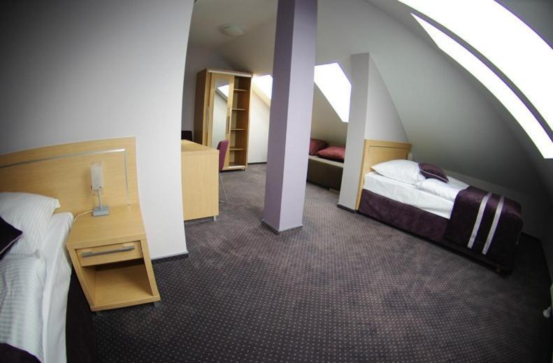 Hotel Pod Zlota Korona Opole Room photo