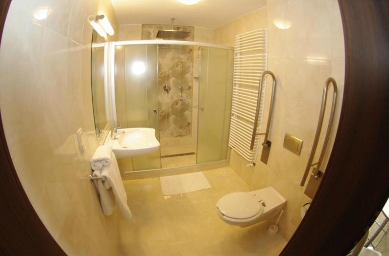 Hotel Pod Zlota Korona Opole Room photo