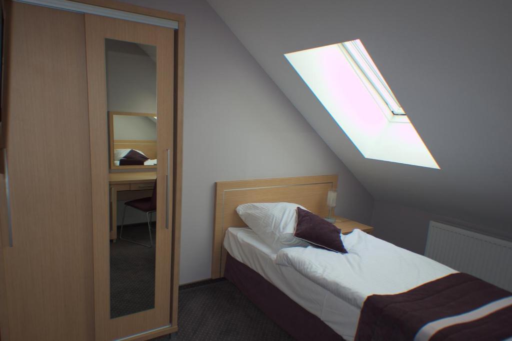 Hotel Pod Zlota Korona Opole Room photo